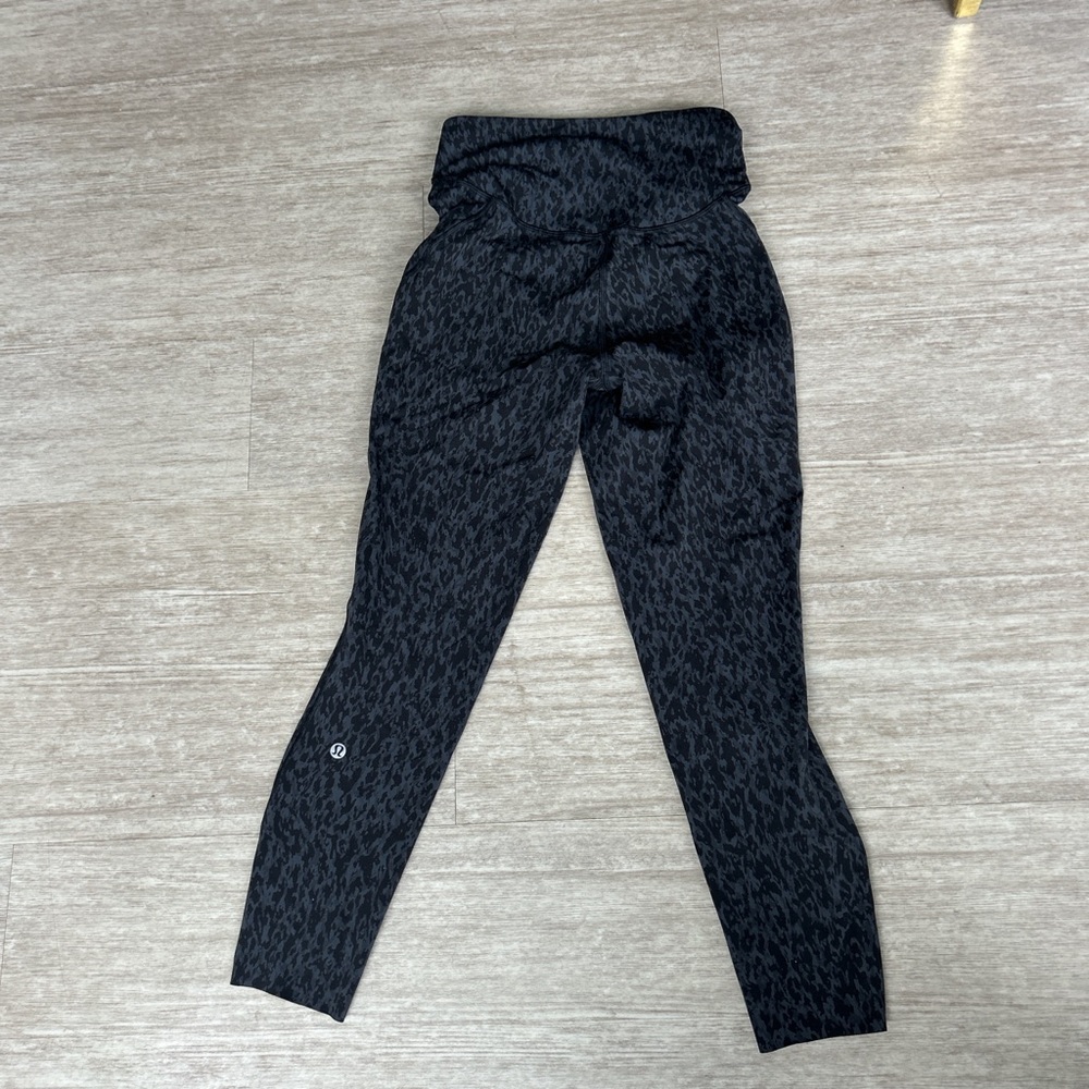 Lululemon Base Pace 25” Size 6 Running Legging - perfect condition